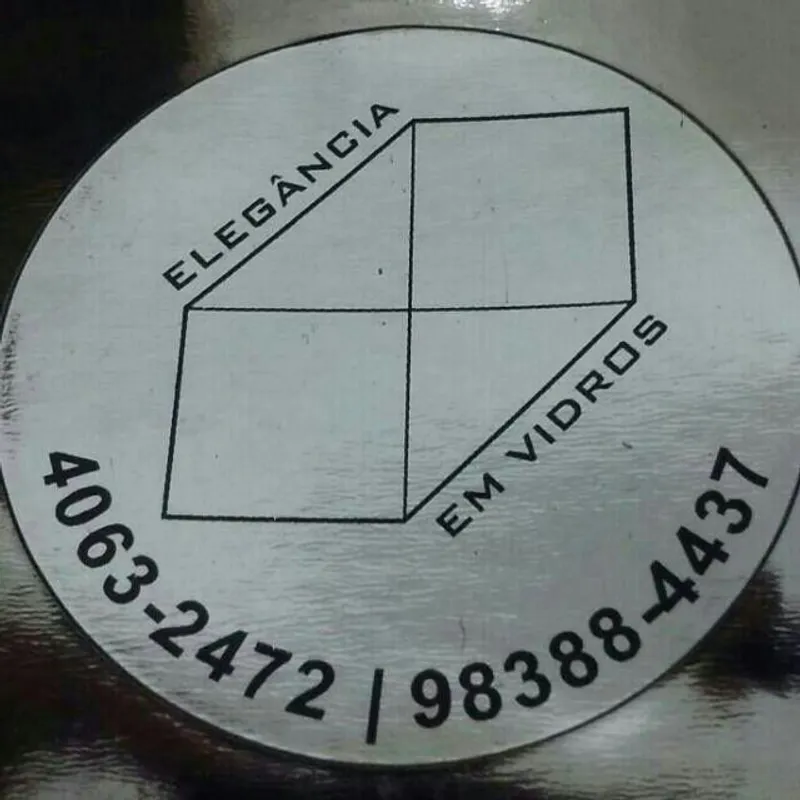Logotipo: ELEGÂNCIA EM VIDROS/
