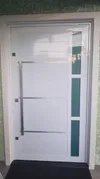Porta Pivoltante com Lambril e Vidro