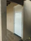 PORTA PIVOTANTE EM ESQUADRIA DE ALUMÍNIO